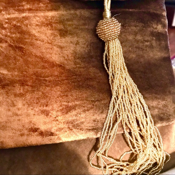 Steve Madden Ombre Crushed Velvet Jasmine Clutch - Picture 4 of 7